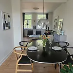 Center With Balcony, Garden & Free Parking 아파트 오덴세