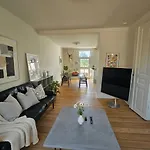 Center With Balcony, Garden & Free Parking 오덴세