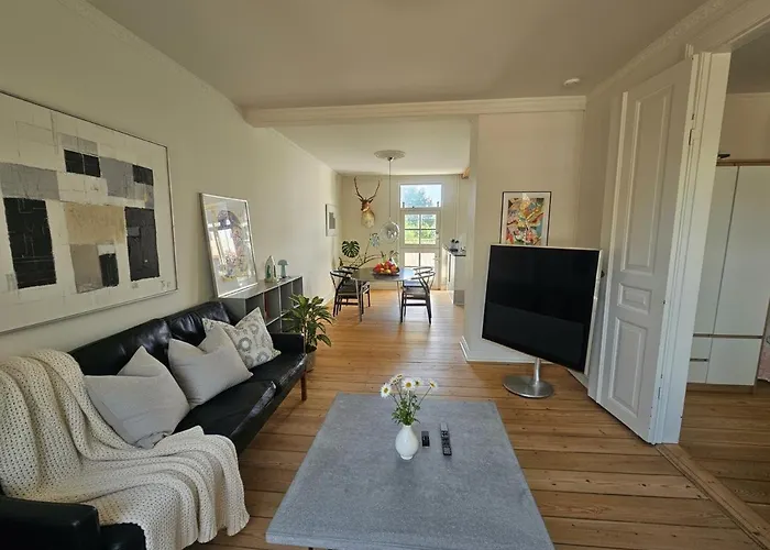 Center With Balcony, Garden & Free Parking Odense